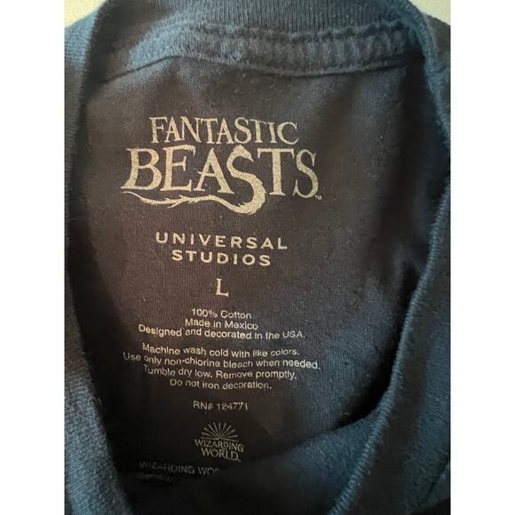 Universal Studios Exclusive Fantastic Beasts L Hogsmeade Hog's Head T-Shirt Navy - Picture 3 of 6